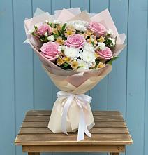 Букет цветов из:  Гвоздики, Орхидеи и Розы в Новолотошино