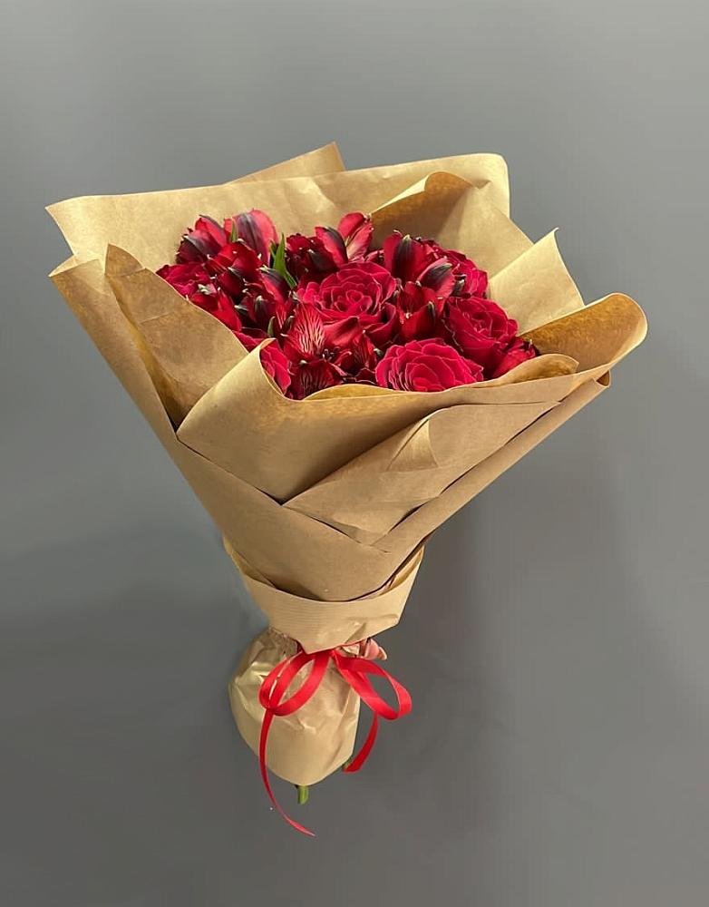 Букет цветов из: Альстромерии и Розы в Новолотошино