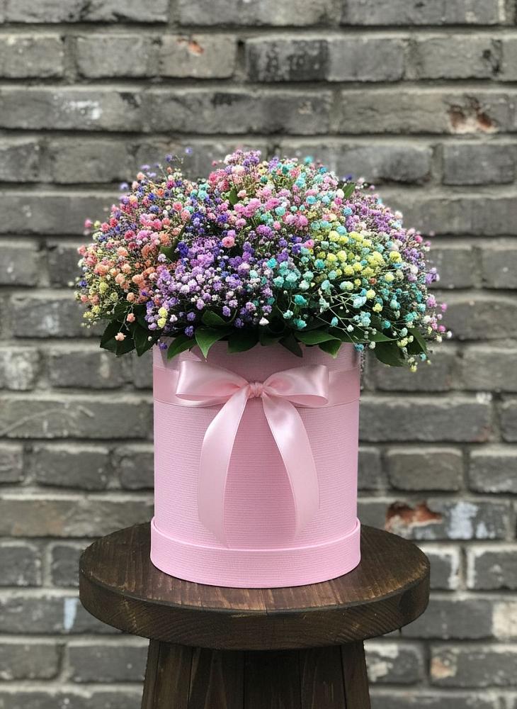 Цветочная композиция из Гипсофила и Розы в шляпной коробке в Новолотошино