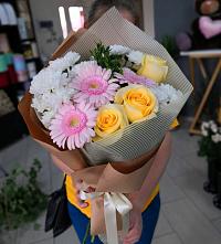 Букет цветов из:  Герберы, Розы и Хризантемы в Новолотошино