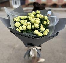 Букет Белые кустовые розы Солинеро в Новолотошино