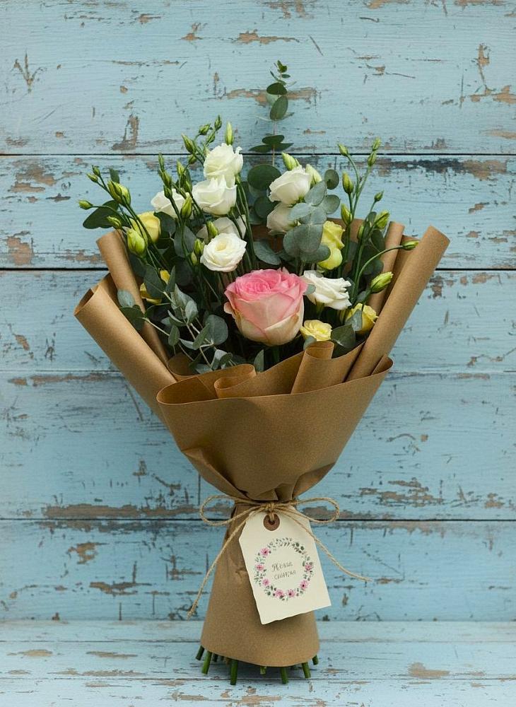 Букет цветов из: Розы и Лизиантусы в Новолотошино