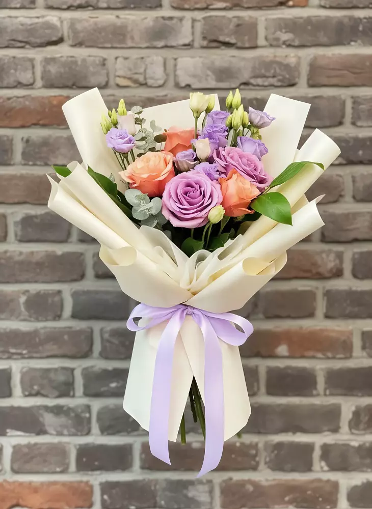 Букет цветов из: Лизиантусы и Розы в Новолотошино