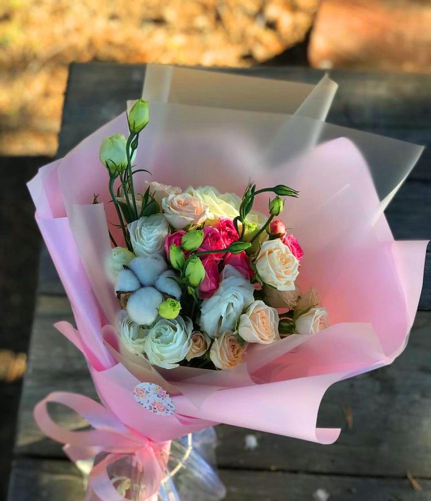 Букет цветов из: Розы и Лизиантусы в Новолотошино