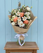 Букет цветов из:  Альстромерии, Лизиантусы, Розы и Хризантемы в Новолотошино