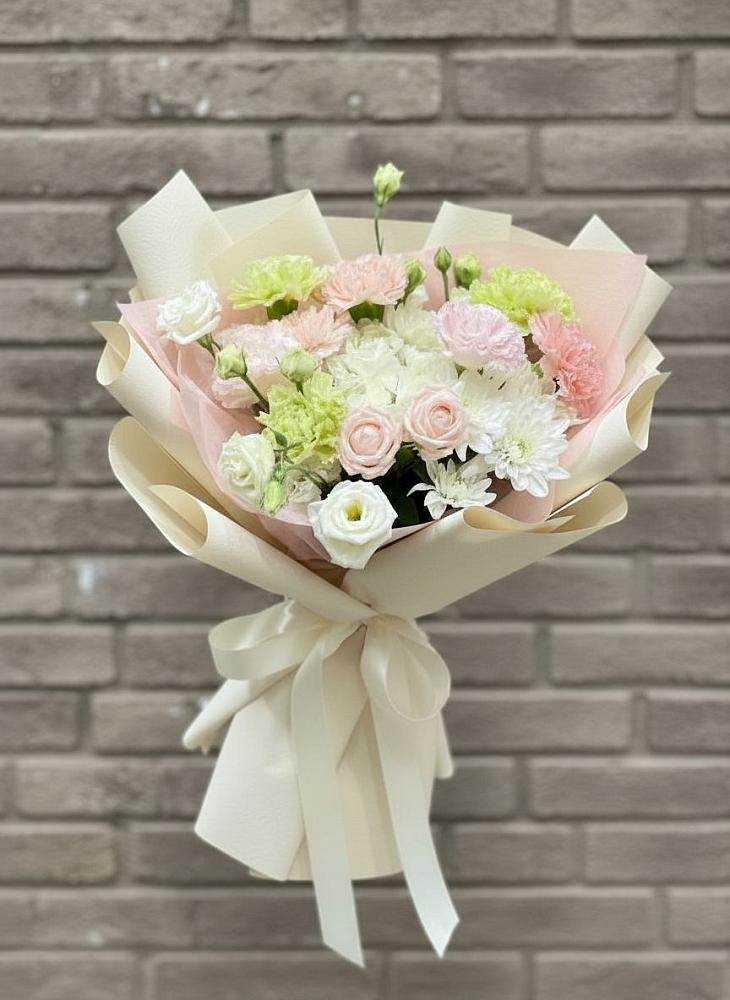 Букет цветов из: Гвоздики, Розы, Лизиантусы и Хризантемы в Новолотошино