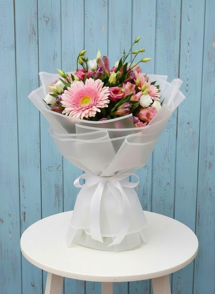 Букет цветов из: Герберы, Альстромерии и Лизиантусы в Новолотошино