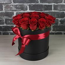 Цветочная композиция из Розы в шляпной коробке в Новолотошино