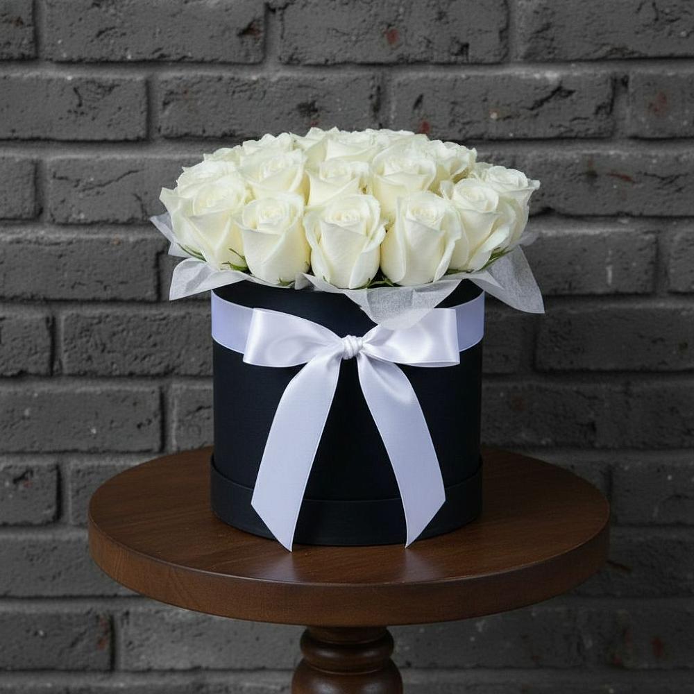 Цветочная композиция из Розы в шляпной коробке в Новолотошино