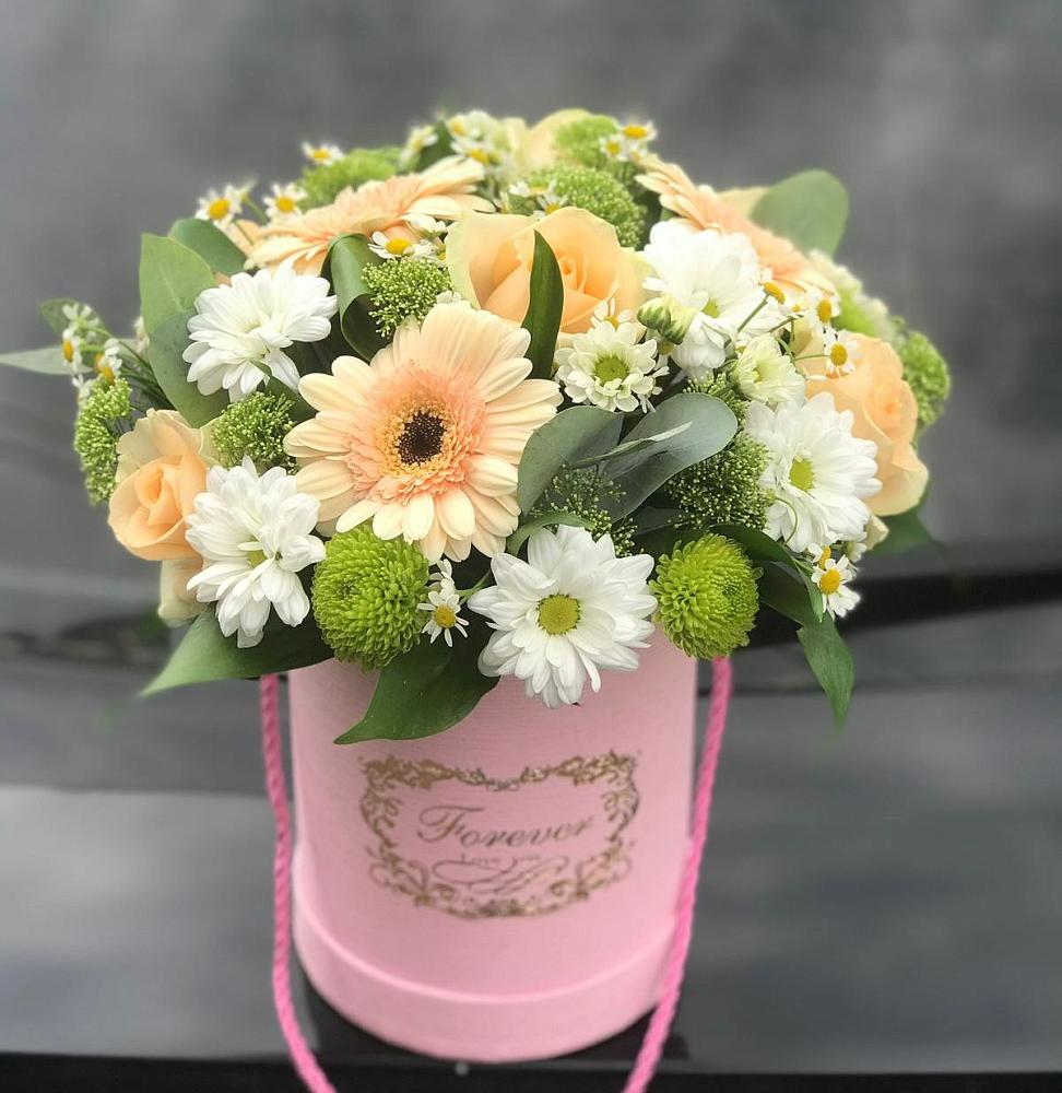 Цветочная композиция из Розы, Герберы и Хризантемы в шляпной коробке в Новолотошино