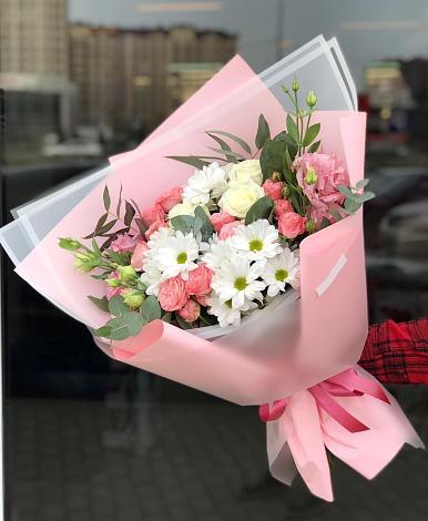 Букет цветов из: Розы, Лизиантусы и Хризантемы в Новолотошино
