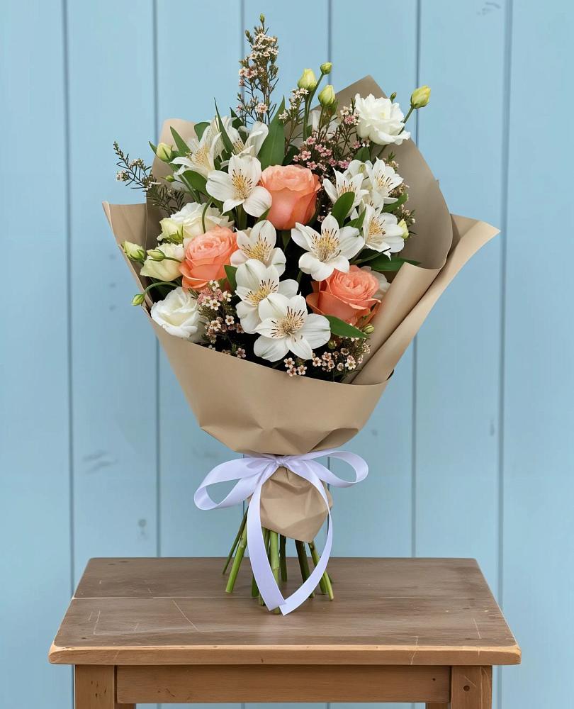 Букет цветов из: Альстромерии, Лизиантусы, Розы и Хризантемы в Новолотошино