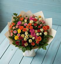 Букет Микс из разноцветных кустовых роз в Новолотошино
