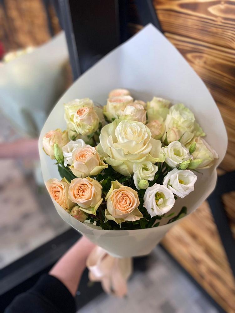 Букет цветов из: Розы и Лизиантусы в Новолотошино