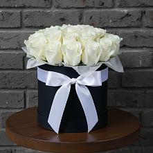 Цветочная композиция из Розы в шляпной коробке в Новолотошино