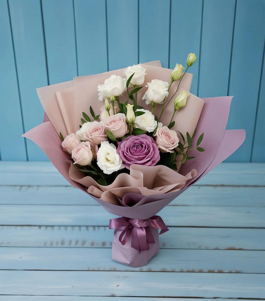 Букет цветов из: Розы и Лизиантусы в Новолотошино